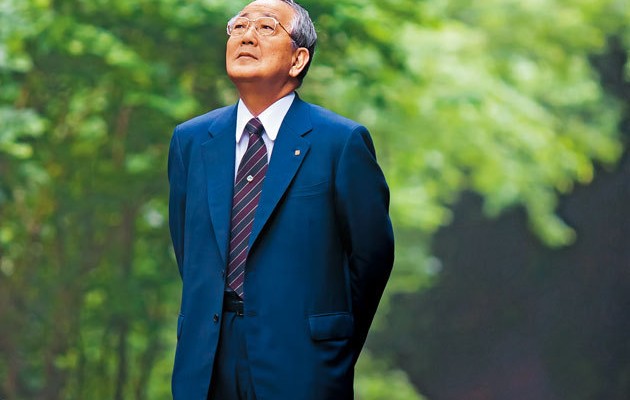 Kazuo Inamori (sinh ngày 30 tháng 1 năm 1932) là một nhà hoạt động xã hội Nhật Bản, một doanh nhân và là người sáng lập ra Kyocera và KDDI. Ông là chủ tịch của Japan Airlines.